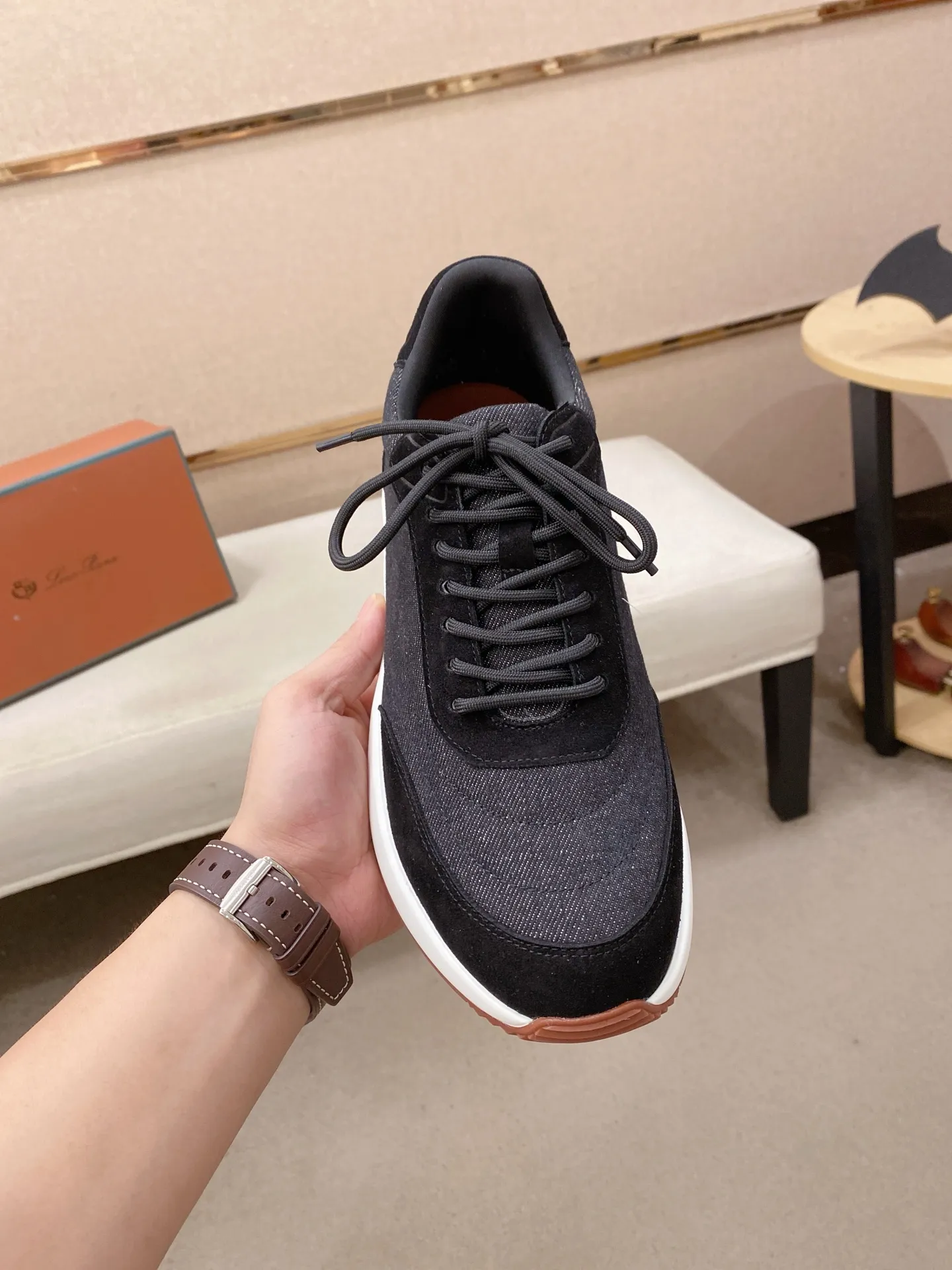Men's shoes 💰: 462💰🔥𝐥𝐨𝐫𝐨 𝐏𝐢𝐚𝐧𝐚 lp classic loafers, an Italian treasure brand, the only brand that can match Hermès! Only after wearing it do we realize that we can’t live up to our feet. The upper is made of imported first-layer cowhide with breathable fabrics, water-dyed cowhide foot pads, and the official original glass rubber outsole and pendant. Exclusive original packaging (tag ➕ brand paper ➕ outer box ➕ hand bag) code number: 38-44. Can be customized 45-46
